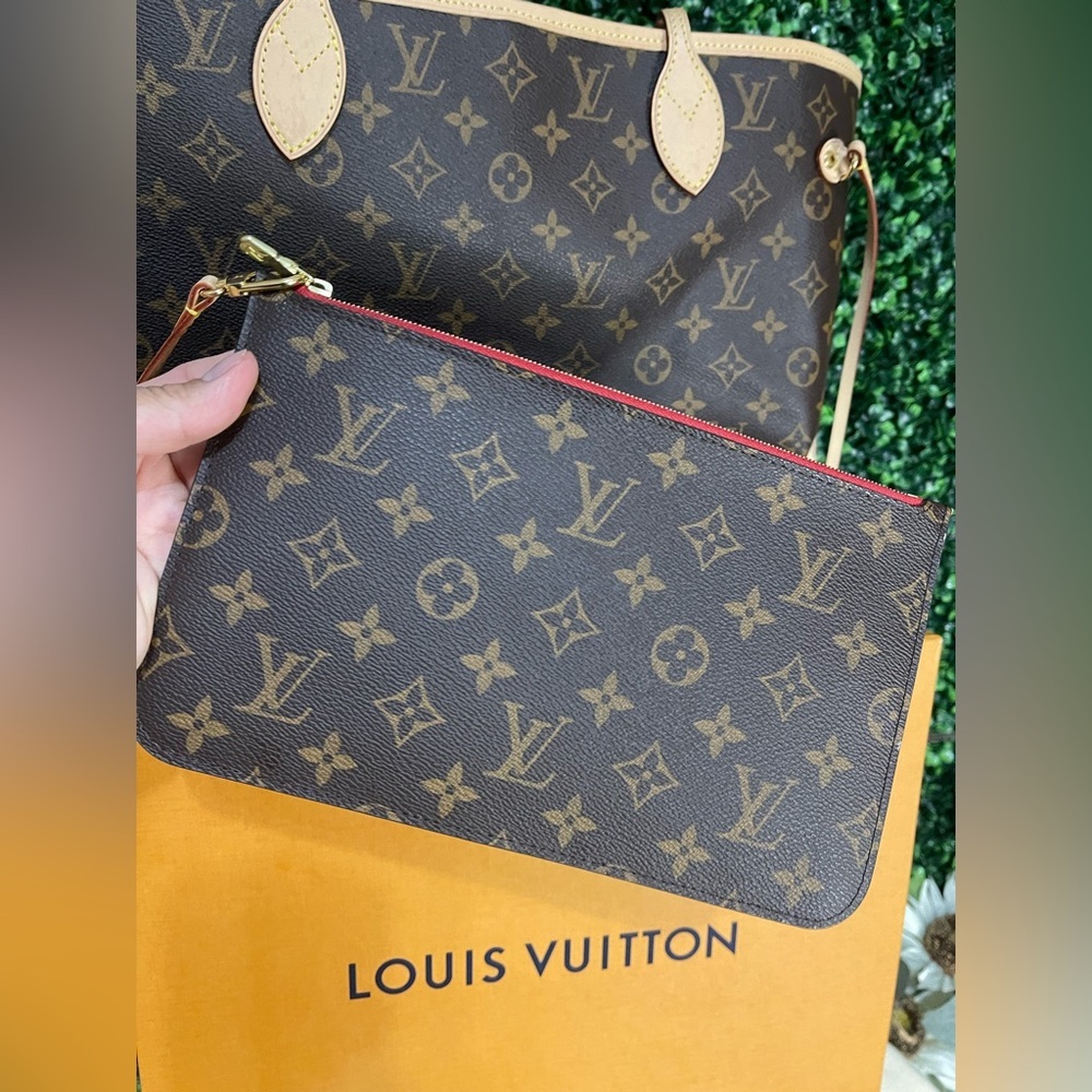 Never full MM monogram Tote Bag-Louis Vuitton. Comes with‎ its box and dust bag.